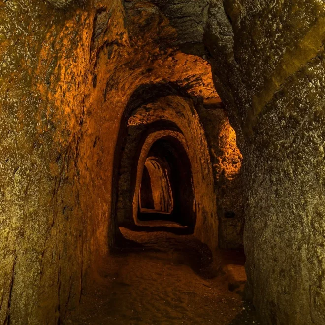 Storia e significato dei tunnel di Cu Chi: comprendere l'eredità sotterranea della guerra del Vietnam.